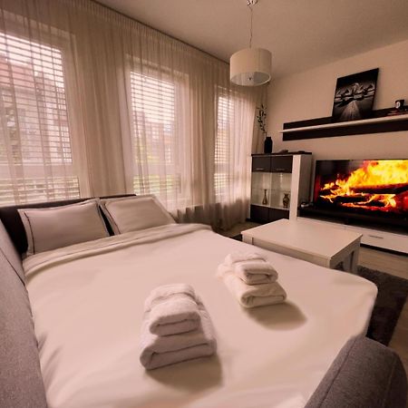 Elegant Escape Apartment II - City Centre Μπρατισλάβα Εξωτερικό φωτογραφία