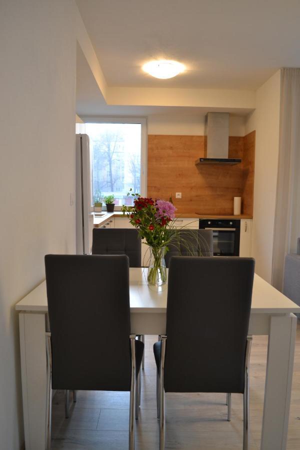 Elegant Escape Apartment II - City Centre Μπρατισλάβα Εξωτερικό φωτογραφία