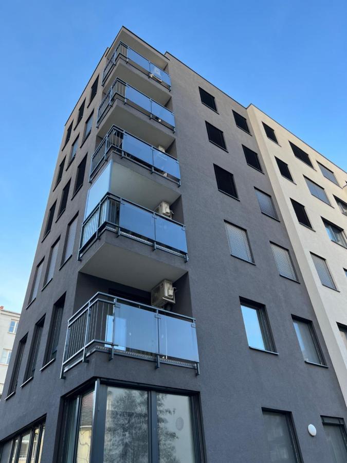Elegant Escape Apartment II - City Centre Μπρατισλάβα Εξωτερικό φωτογραφία