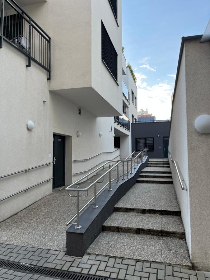 Elegant Escape Apartment II - City Centre Μπρατισλάβα Εξωτερικό φωτογραφία