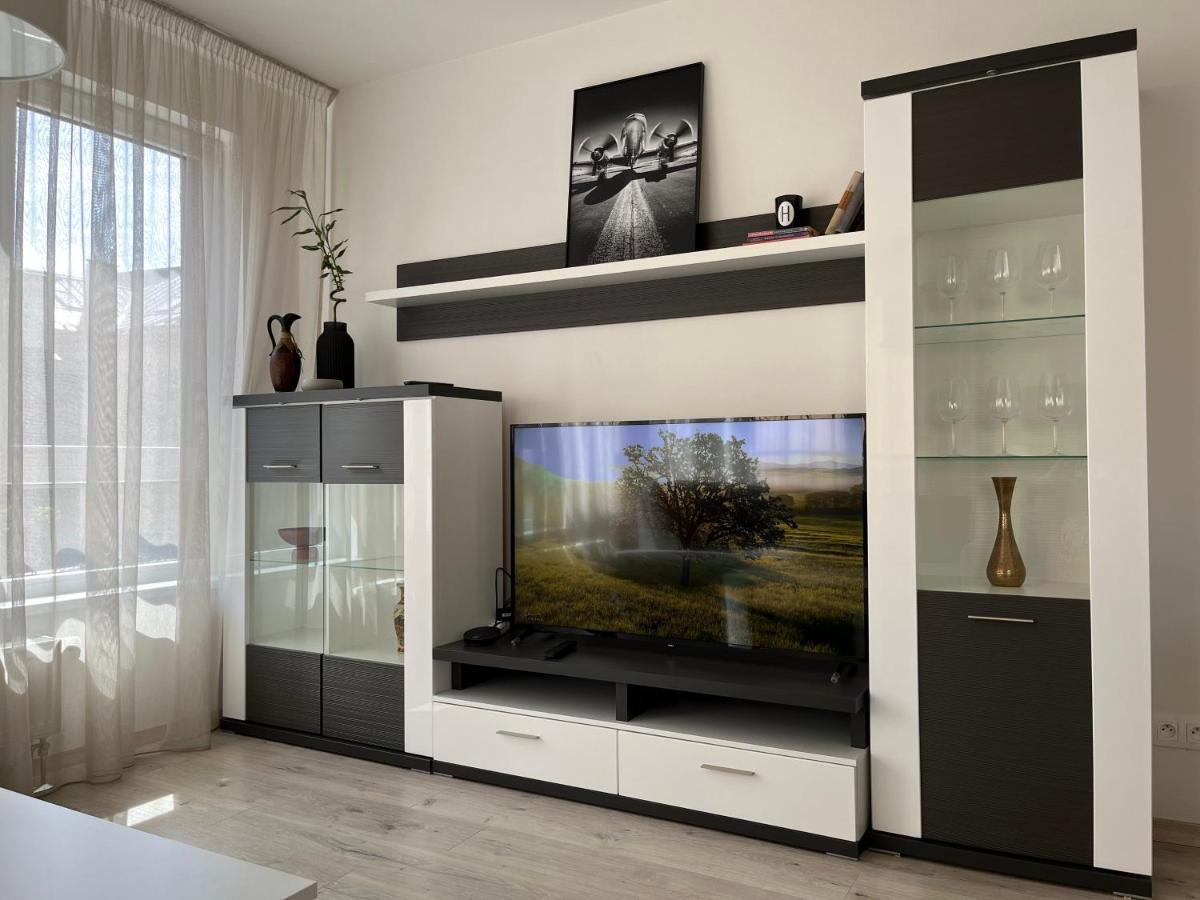 Elegant Escape Apartment II - City Centre Μπρατισλάβα Εξωτερικό φωτογραφία