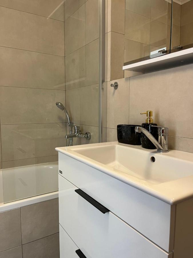 Elegant Escape Apartment II - City Centre Μπρατισλάβα Εξωτερικό φωτογραφία
