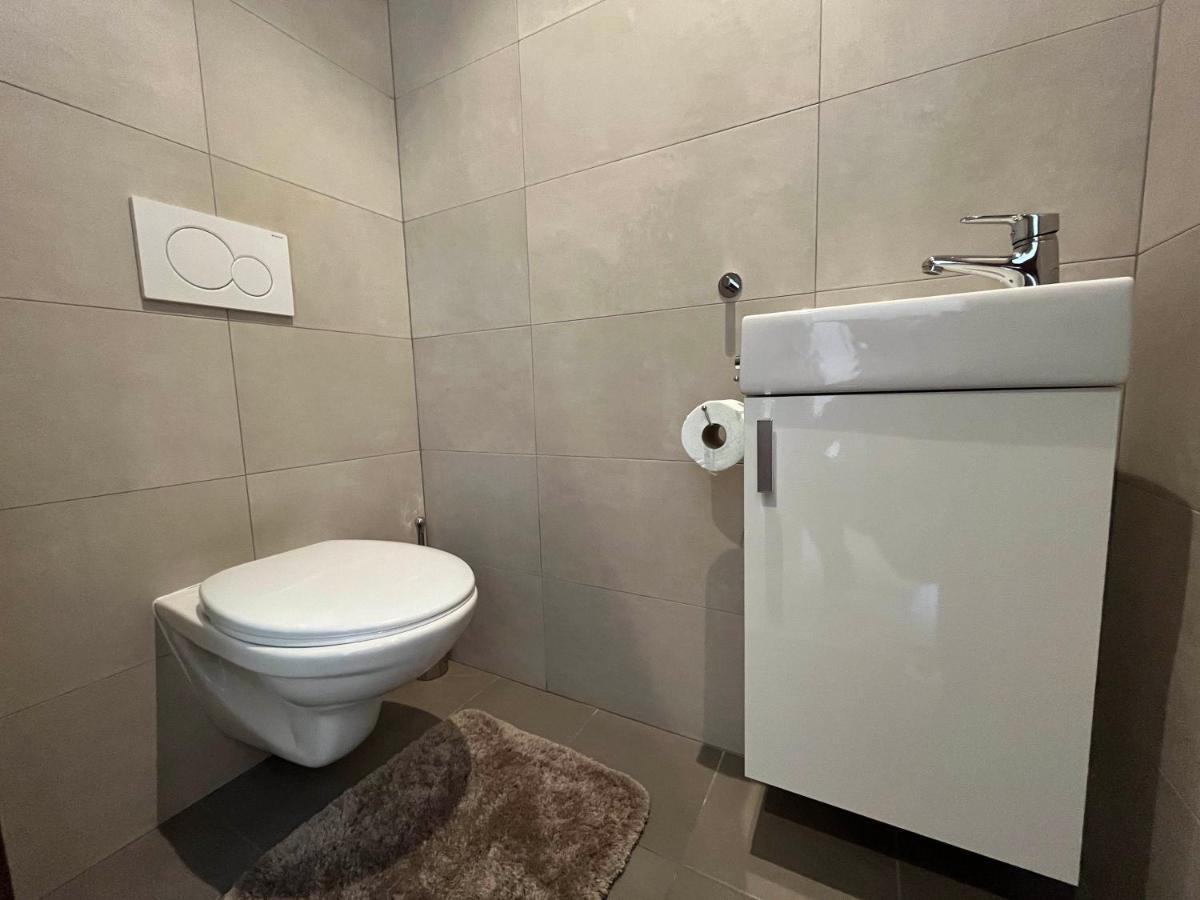 Elegant Escape Apartment II - City Centre Μπρατισλάβα Εξωτερικό φωτογραφία