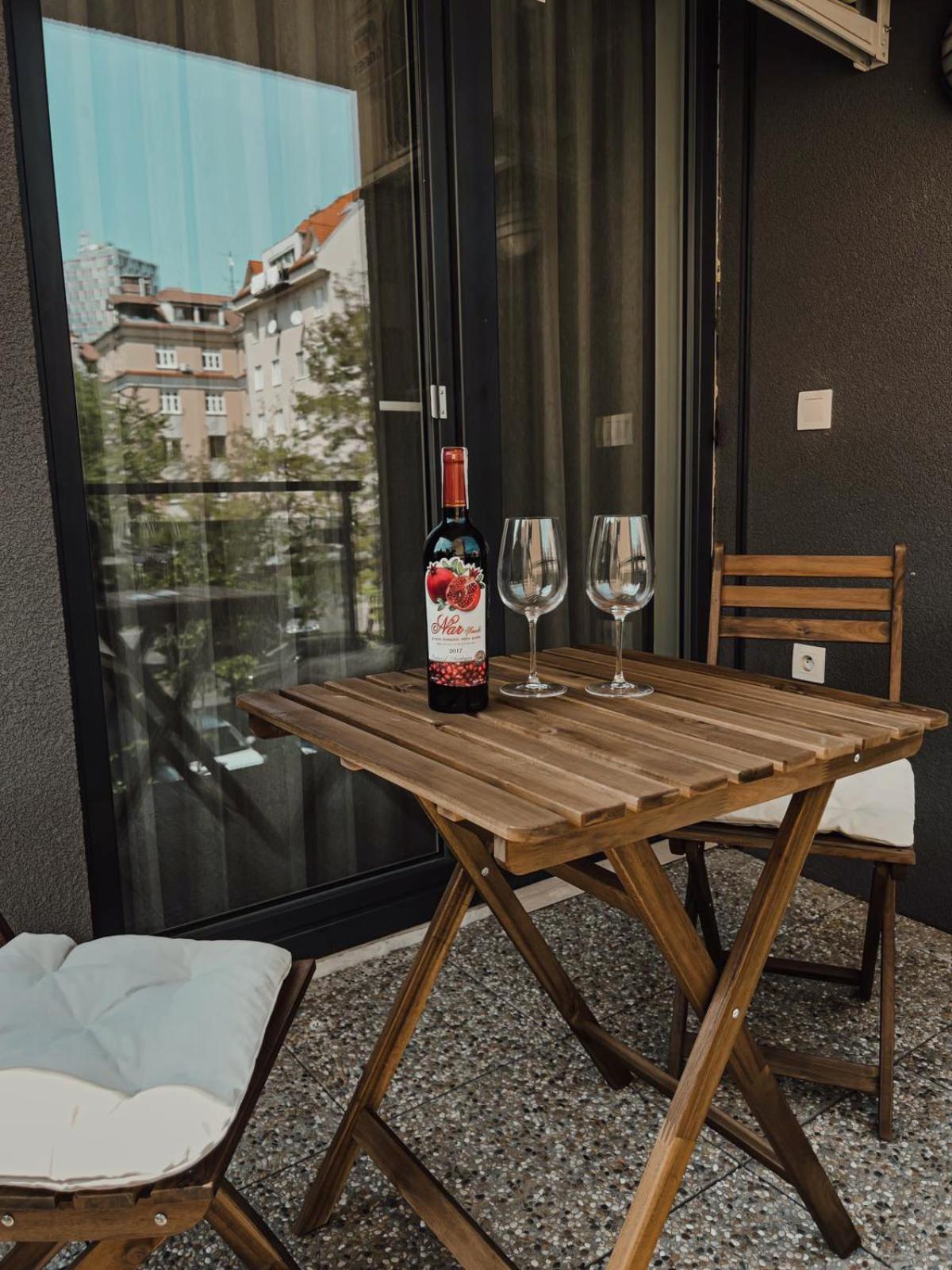 Elegant Escape Apartment II - City Centre Μπρατισλάβα Εξωτερικό φωτογραφία